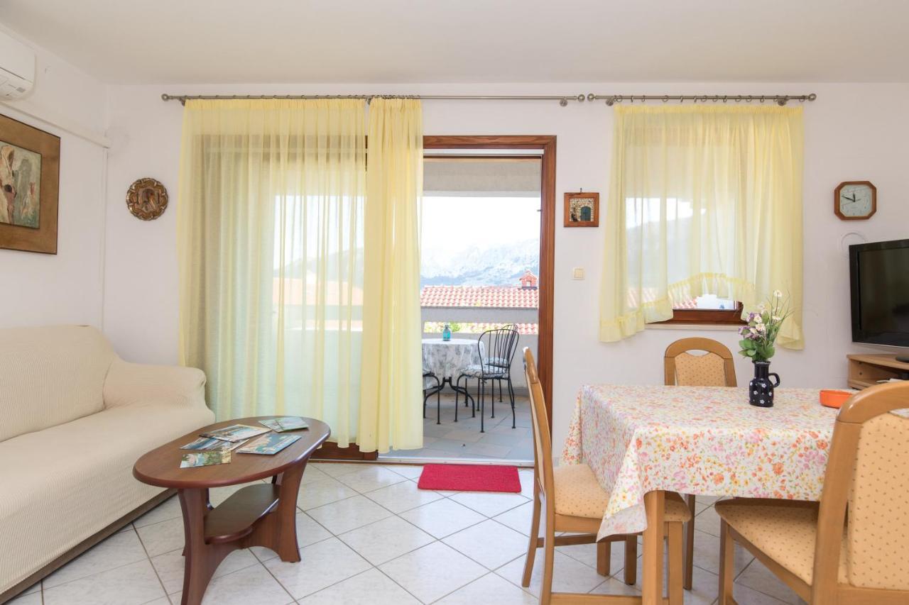 Apartment Glorija With Balcony Башка Екстер'єр фото