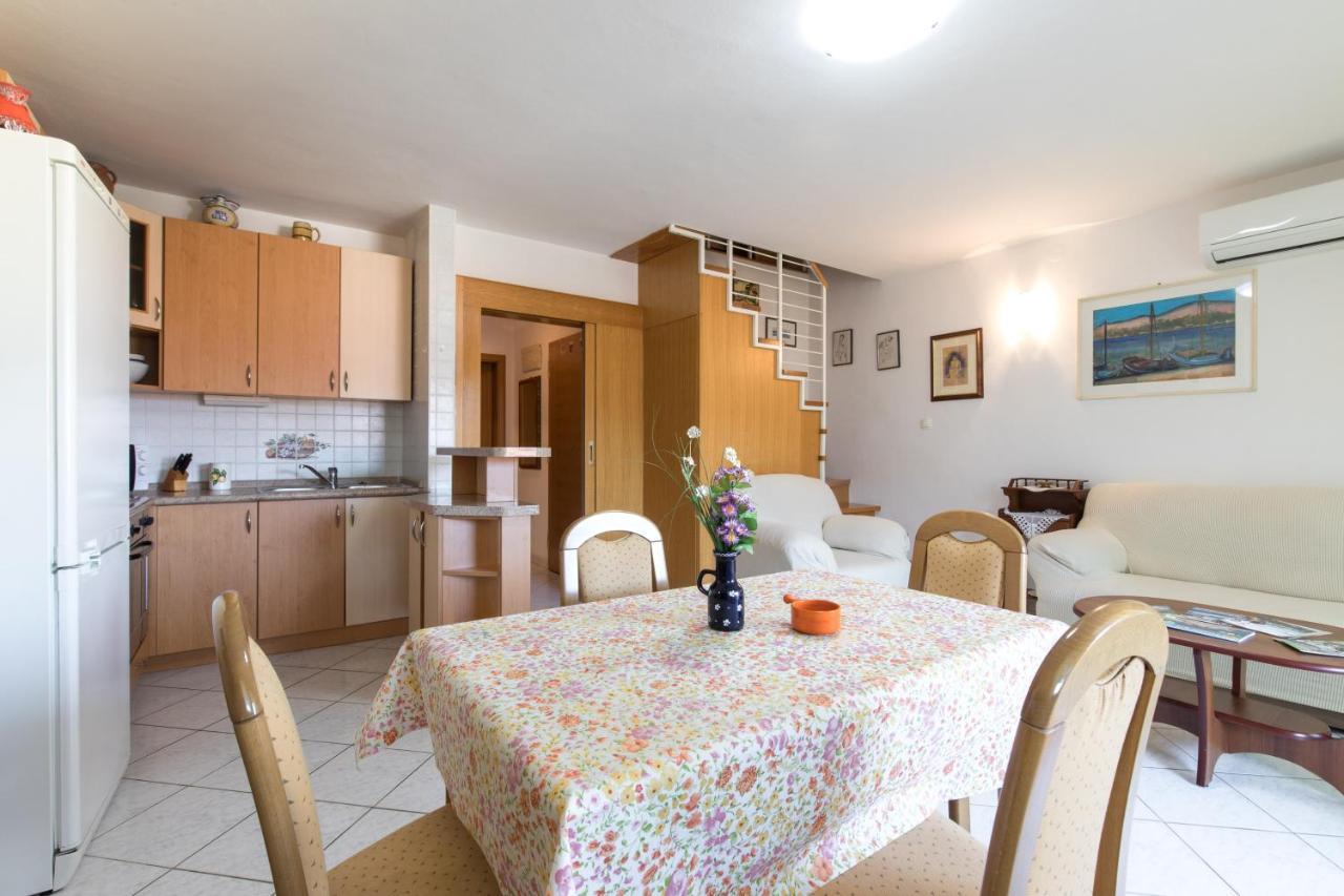 Apartment Glorija With Balcony Башка Екстер'єр фото