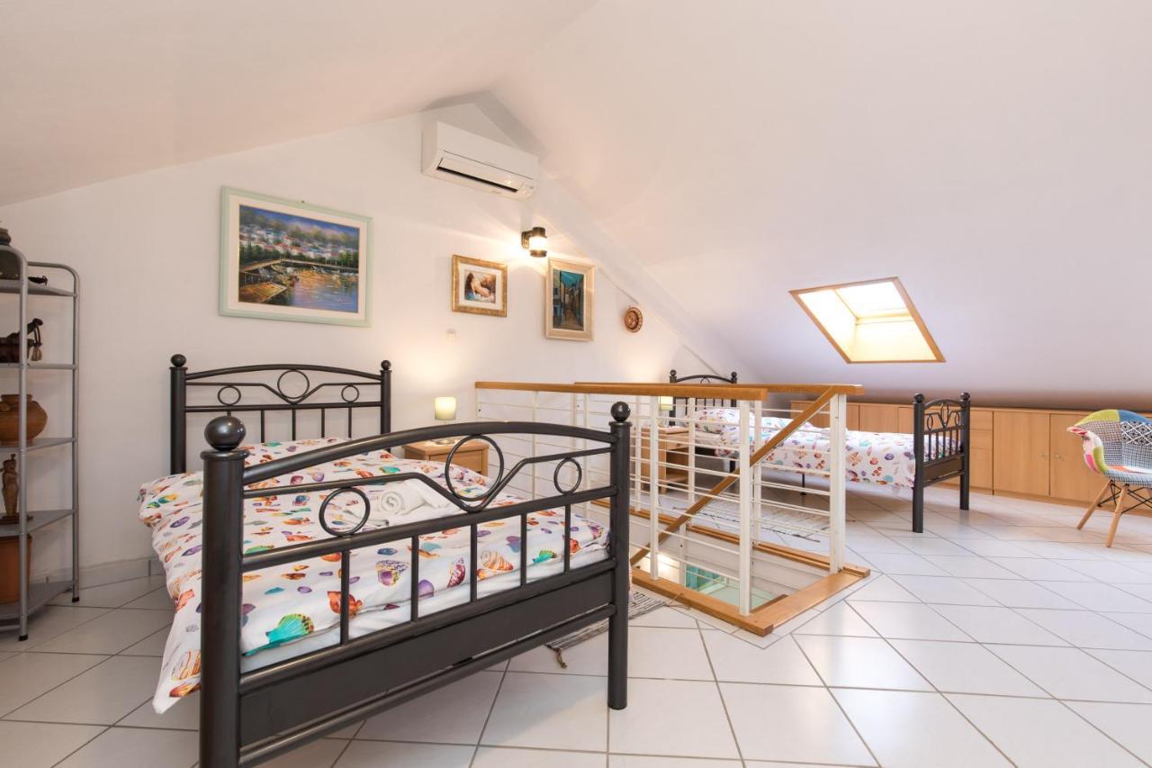 Apartment Glorija With Balcony Башка Екстер'єр фото